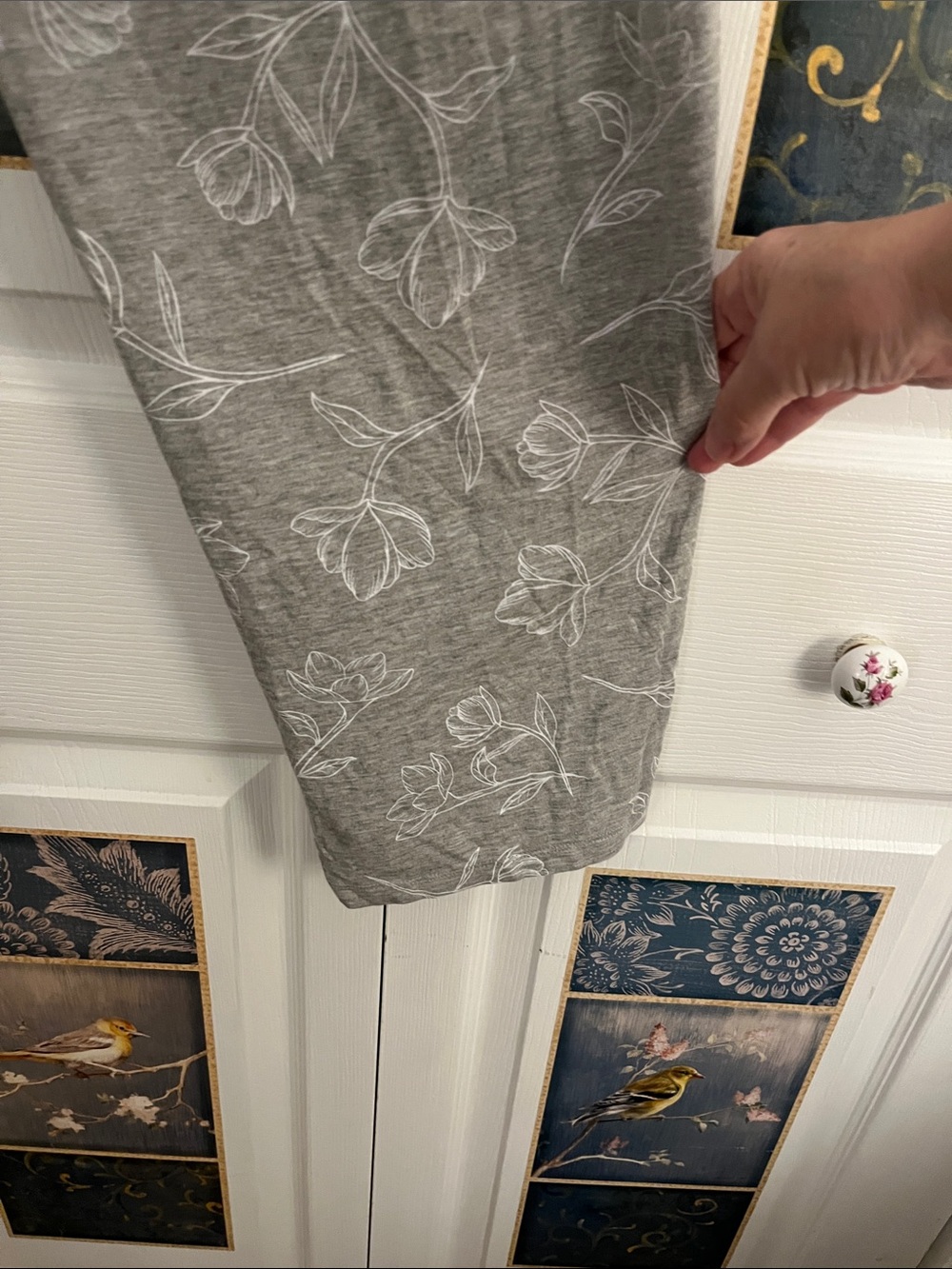 🍎La Vie En Rose Gray Floral Lounge Pants - Picture 6 of 7